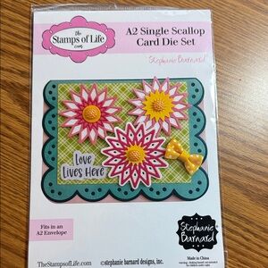 A2 Single Scallop Card Die Set - Pink and Green